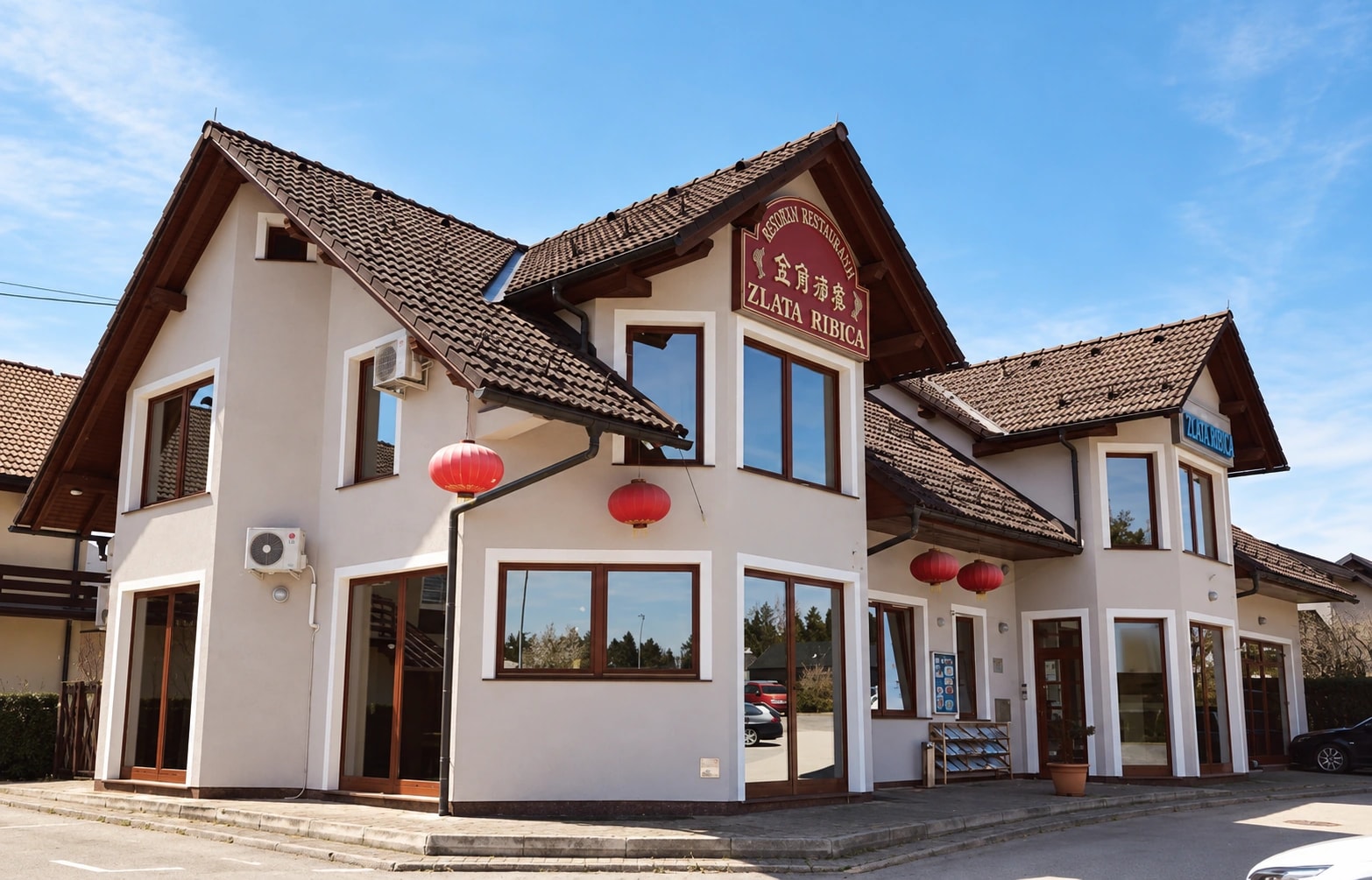 Zunanjost restavracije Zlata ribica v Retečah